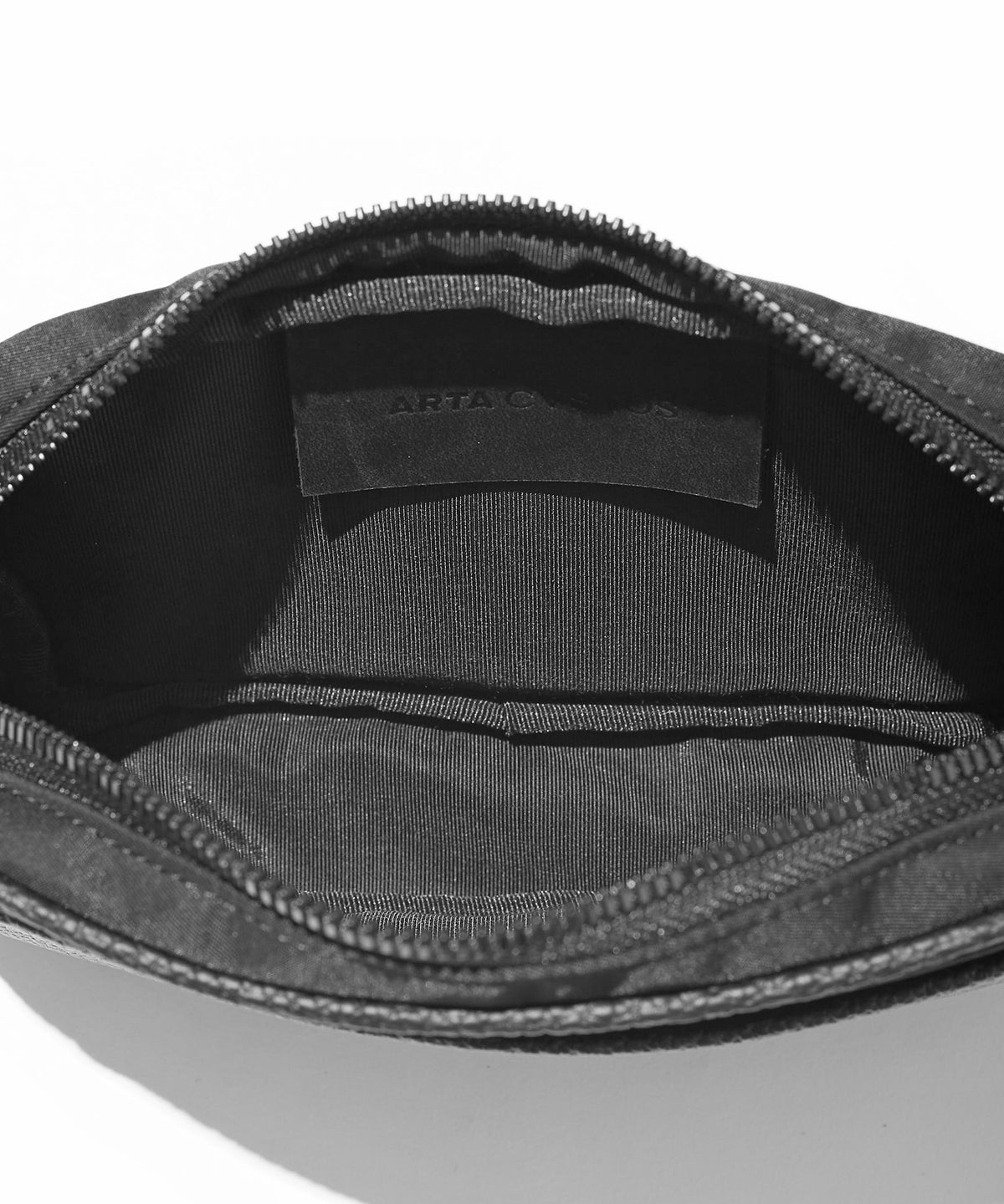 信頼も厚い ARTA CVSTOS バッグ（3Colors） ベルト バッグ