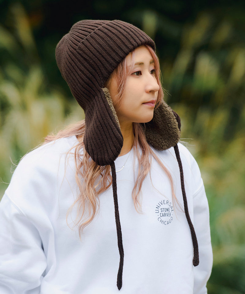 UNIVERSAL OVERALL	紐付きイヤーフラップニットキャップ